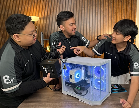 Tim PC Level Up sedang merakit PC